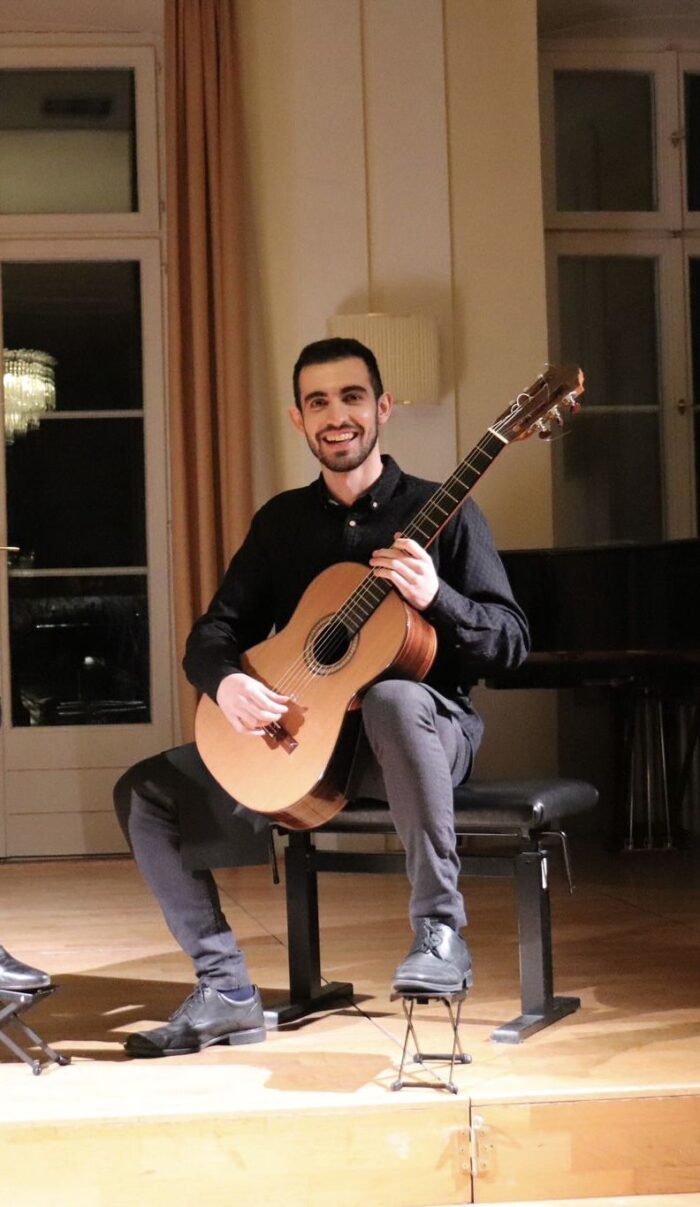 Manuel Mesquita mit seiner Gitarre